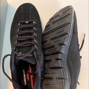 NIB Skechers size 11 Black Sneakers
